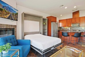 Studio with murphy bed, and Smart TV