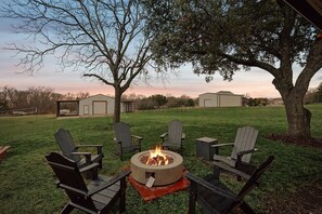 When the sun has set, grab a seat and gather around the cozy fire pit. Stay nice and warm as you chat the night away. Don’t forget to look up and admire the stars and constellations!