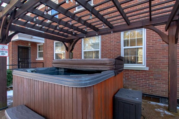 Bain à remous extérieur