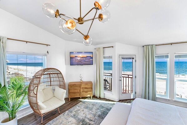 Wake up to breathtaking ocean views right from the Master Bedroom! This serene retreat features a luxurious Zinus King bed and a private bathroom, offering the perfect blend of comfort and tranquility.
