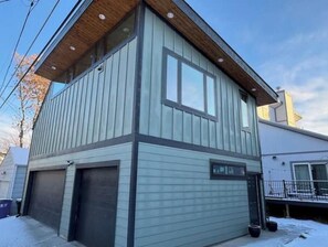 New 2nd-story loft apartment