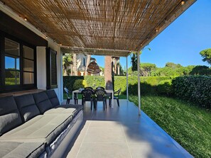 House next to Golf Pals, 800 mts to the beach. A/C. COSTA BRAVA