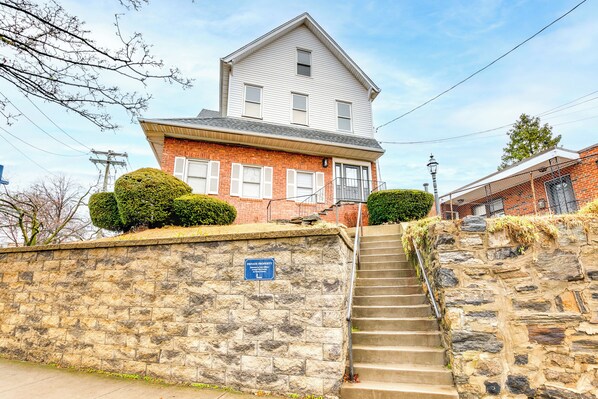 Yonkers Vacation Rental | Studio | 1BA | Steps to Enter | 250 Sq Ft