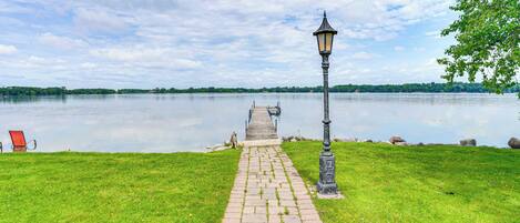 Howard Lake Vacation Rental | 3BR | 2BA | 4,000 Sq Ft | 3 Steps to Enter
