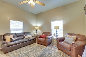 Living Room | Free WiFi | Central A/C & Heat | Smart TV