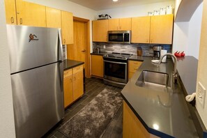 Indoors,Refrigerator,Kitchen,Microwave,Oven