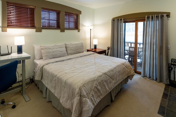 Lamp, Home Decor, Indoors, Bed, Furniture