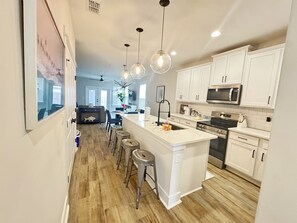 Coastal vibes and endless sunsets – your perfect beach getaway in Jacksonville Beach awaits! 
