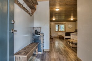 6-4 Entryway