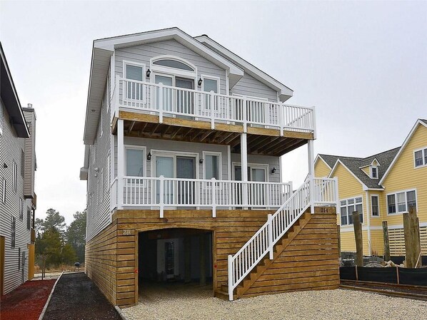 Spacious three-story home with a charming balcony and ample outdoor space, perfect for relaxing near the canal.