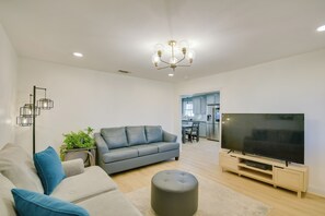 Living Room | Flat-Screen TV | Central Heating & A/C | Free WiFi