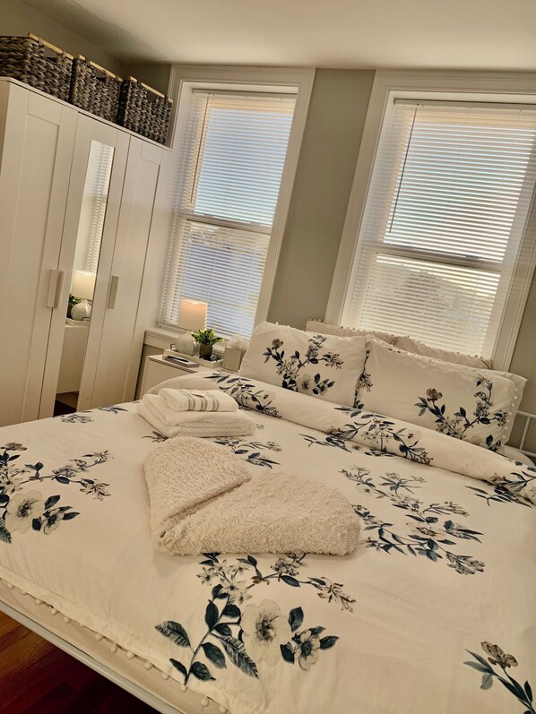 Guest bedroom with a cozy Queen-sized bed.