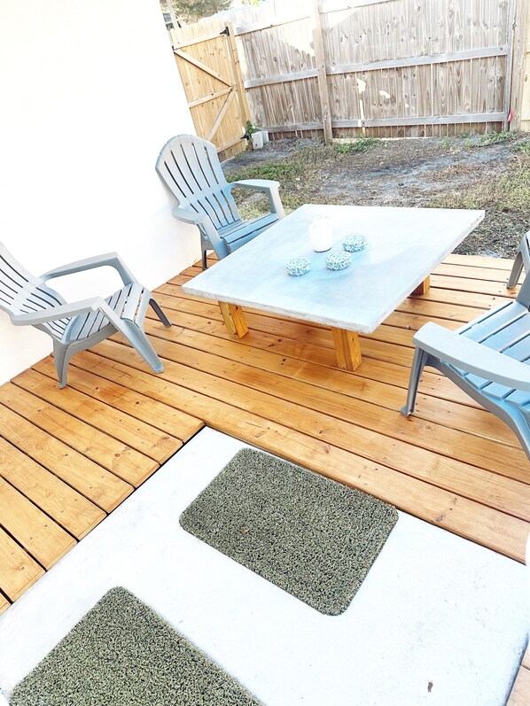 Outdoor dining