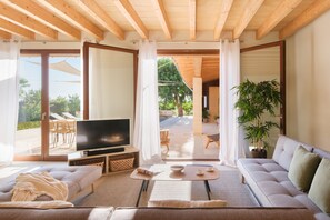 Balcony/Terrace,Living room,Pool view