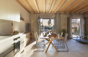 Balcony/Terrace,Kitchen or kitchenette,Dining area