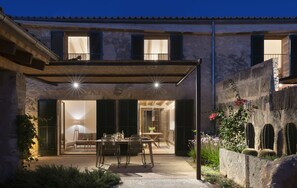 Night,Garden,Balcony/Terrace,Dining area