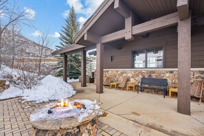 Home Highlights - Fire Pit