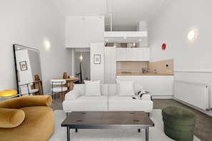 Living Area/Dining Area/Kitchen