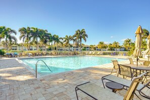 Community Pool | Southbridge Landing at Pelican Landing