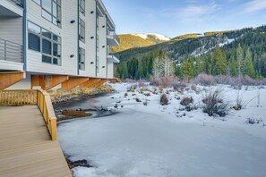 Building Exterior | Walking Distance to Gondola