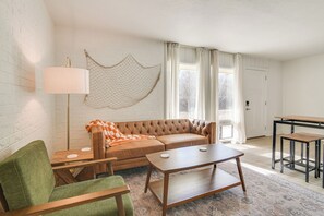 Living Room | Free WiFi