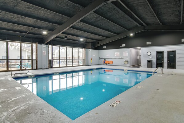 Branson Vacation Rental | 2BR | 2BA | 2 Steps to Enter | 792 Sq Ft