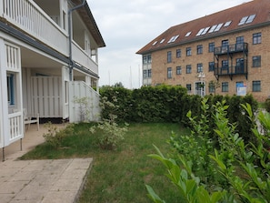 Terrasse mit Wiese