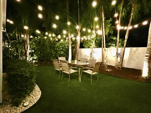 Outdoor Dining Area & Grill