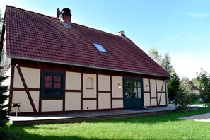 Außenseite Ferienhaus [Sommer]