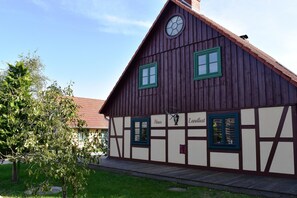 Außenseite Ferienhaus [Sommer]