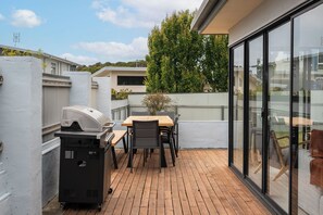 Relax on the Private Deck with BBQ & Dining