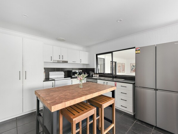 Relax in this stylish and modern coastal escape.