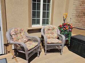 Fabulous outdoor deck, southern sun for early mornings, cooler days.