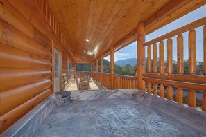 Hot Tub with Mtn View