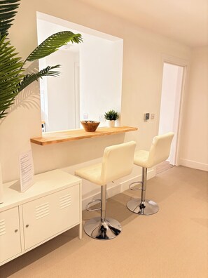 Breakfast Bar (1)
