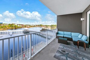 Laketown Wharf 317 balcony