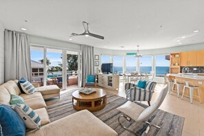Large Livingroom with views and balcony
