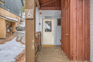 Exterior Front Entry