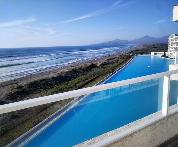 Balcony / Terrace,Lake view,Sea view,Bird's eye view