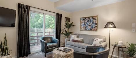 Home Decor, Furniture, Table, Indoors, Living Room