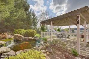 Pershing Heights | Community Common Areas | Yoga Room | Grills