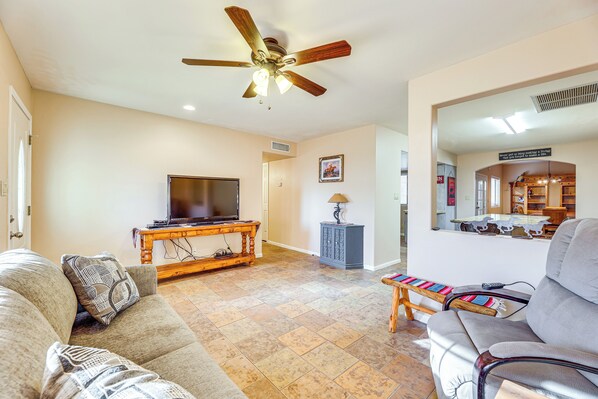Florence Vacation Rental | 3BR | 2BA | 1,200 Sq Ft | 1 Step Required