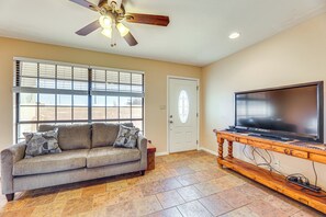 Living Room | Free WiFi | Central A/C & Heating