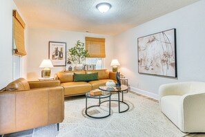 Living Room | Smart TV | Free WiFi