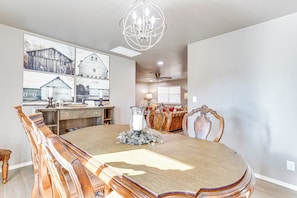 Dining Table | Dishware & Flatware