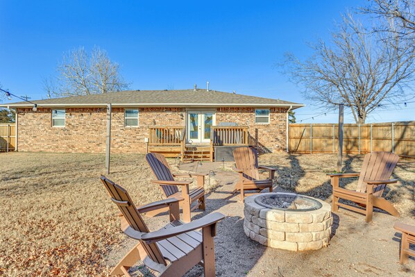Guthrie Vacation Rental | 5BR | 3BA | 2 Steps Required | 2,300 Sq Ft