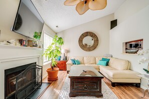 Living Room | Smart TV | Fireplace | Free WiFi | 1st Floor