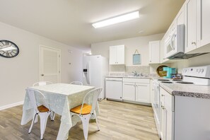 Kitchen & Dining Area