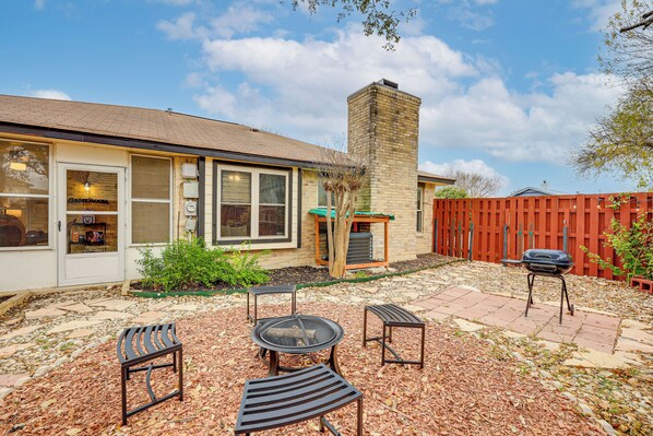 Universal City Vacation Rental | 3BR | 2BA | 1 Step Required | 1,222 Sq Ft