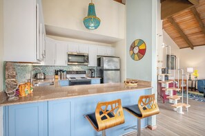 SPACIOUS KITCHEN